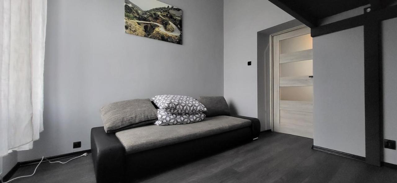 Апартаменты Apartament Pod Wieza Пётркув-Трыбунальский Экстерьер фото